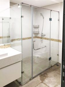 Vách kính phòng tắm cửa mở quay vuông góc 90 độ - VKT004
