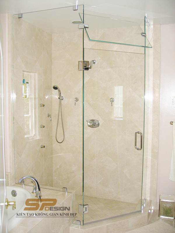 Vách kính phòng tắm có vánh thông hơi vát góc 135 độ VKT032
